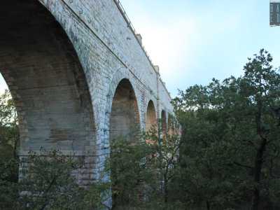 Per visitare lo Jazzo bisogna dirigersi nei pressi del ponte dell�Acquedotto Pugliese, nella campagne a sud di Ruvo